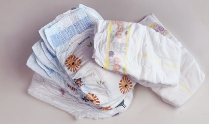 Windeln von Babylove und Pampers